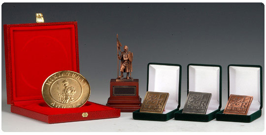 Medals and figures in gold, silver and bronze plating in presentation cases.<br />Commemorative figures for modelling associations, shows, etc.